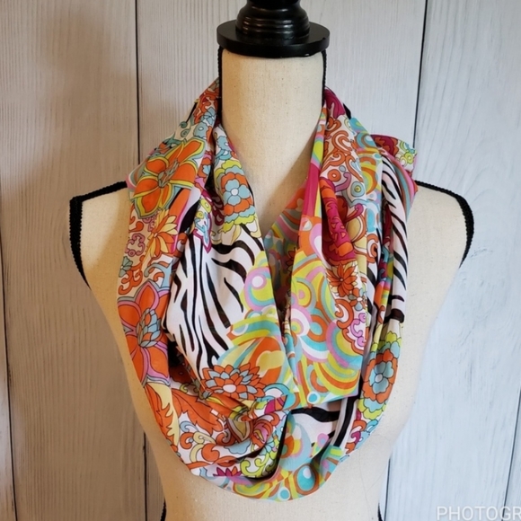 Ahmelie Accessories - Animal Print Infinity Scarf